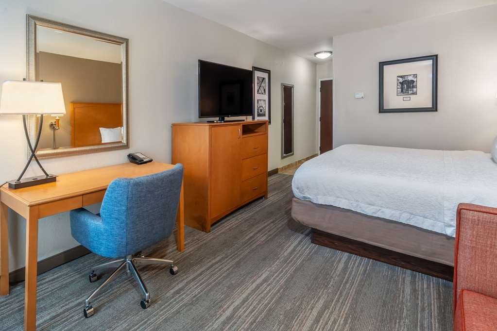 Hampton Inn & Suites Nashville-Vanderbilt-Elliston Place Room photo